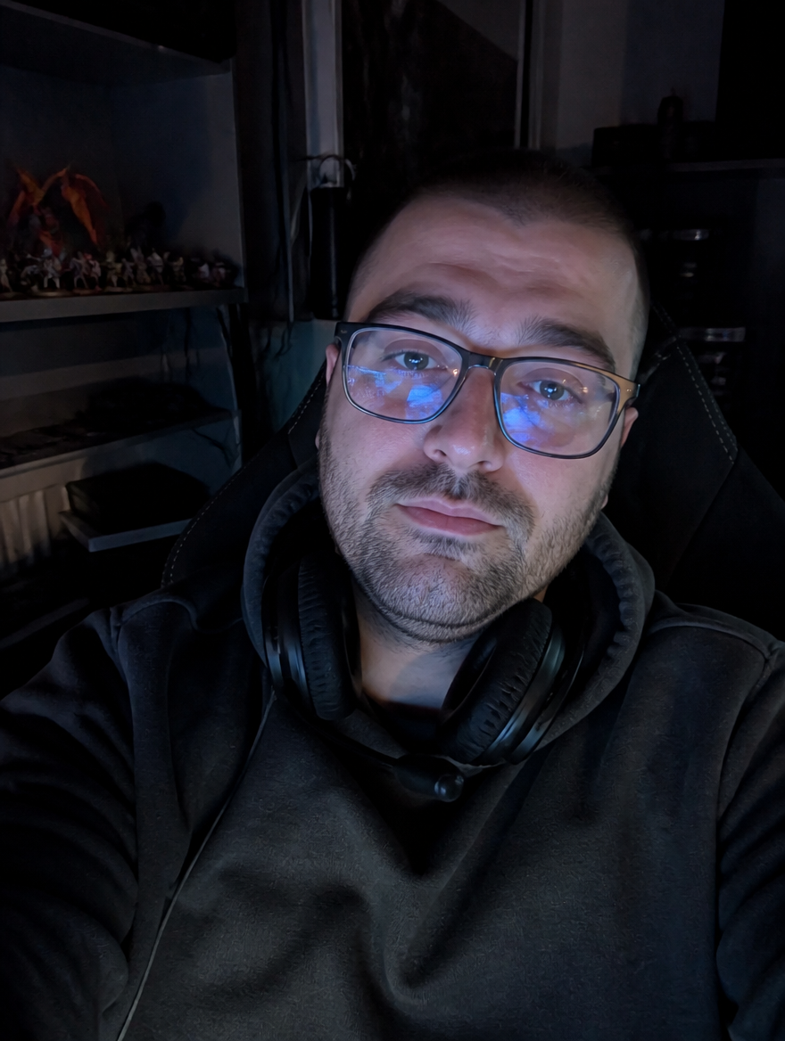 files/Casual-smartphone-selfie-of-a-man-in-his_029fc96a-a4a2-4db6-bf4c-c5dc550f5135.png